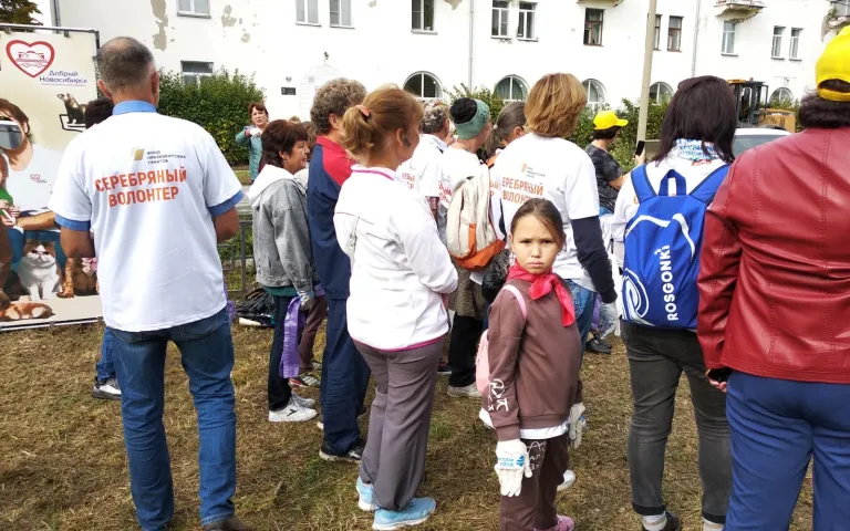 В лесопарковой зоне набережной Новосибирского водохранилища проходит благотворительный экофестиваль «ЭкоЛайк и Ко!» в рамках благотворительного марафона «Добрый Новосибирск». Организаторами акции выступают Управление общественных связей мэрии г. Новосибирска, МКУ «Координационный Центр «Активный город», ТОС «Больничный городок» при поддержке Ресурсного центра общественных объединений Советского района (ул. Новоморская, 12).