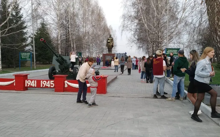 Мемориал "Алеша - Сибиряк" микрорайон ОбьГЭС