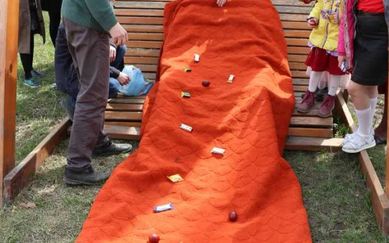 катание яиц 2