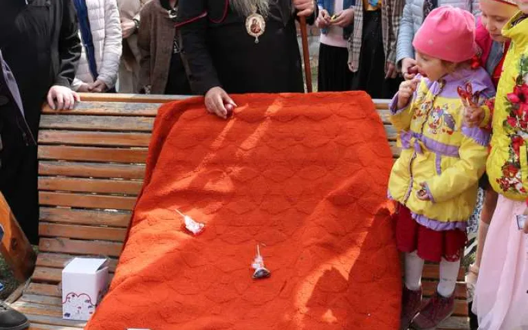 катание яиц