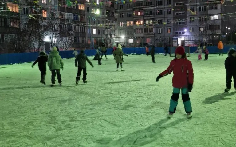 Гирлянды, шарики и музыка!