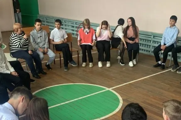 Свой Чужой Равный обложка