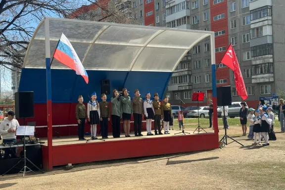 9 мая на площадке у сцены 132 дома отпраздновали 79-летие Великой Победы!